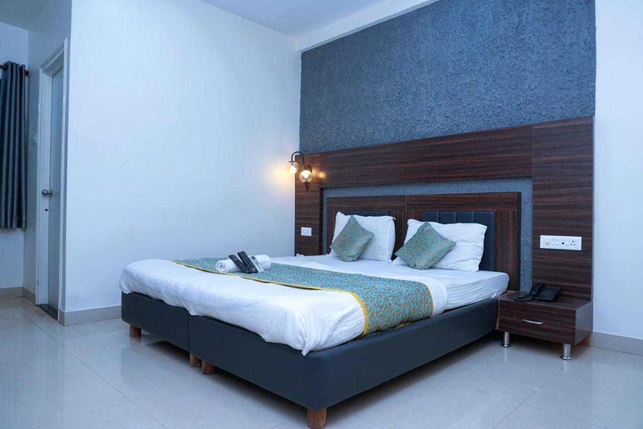 Hotel Shree Gayatri Inn Нагпур Екстериор снимка
