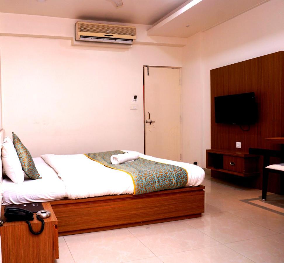 Hotel Shree Gayatri Inn Нагпур Екстериор снимка