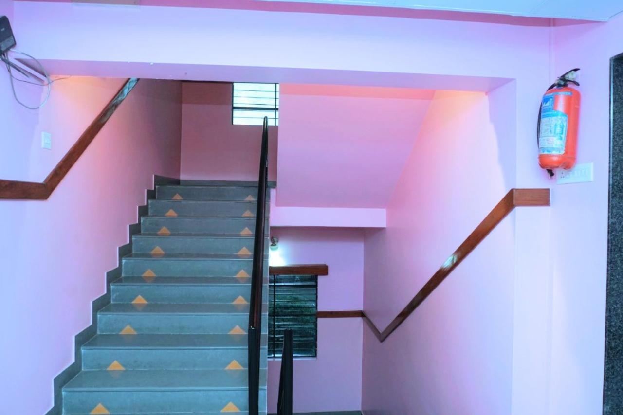 Hotel Shree Gayatri Inn Нагпур Екстериор снимка
