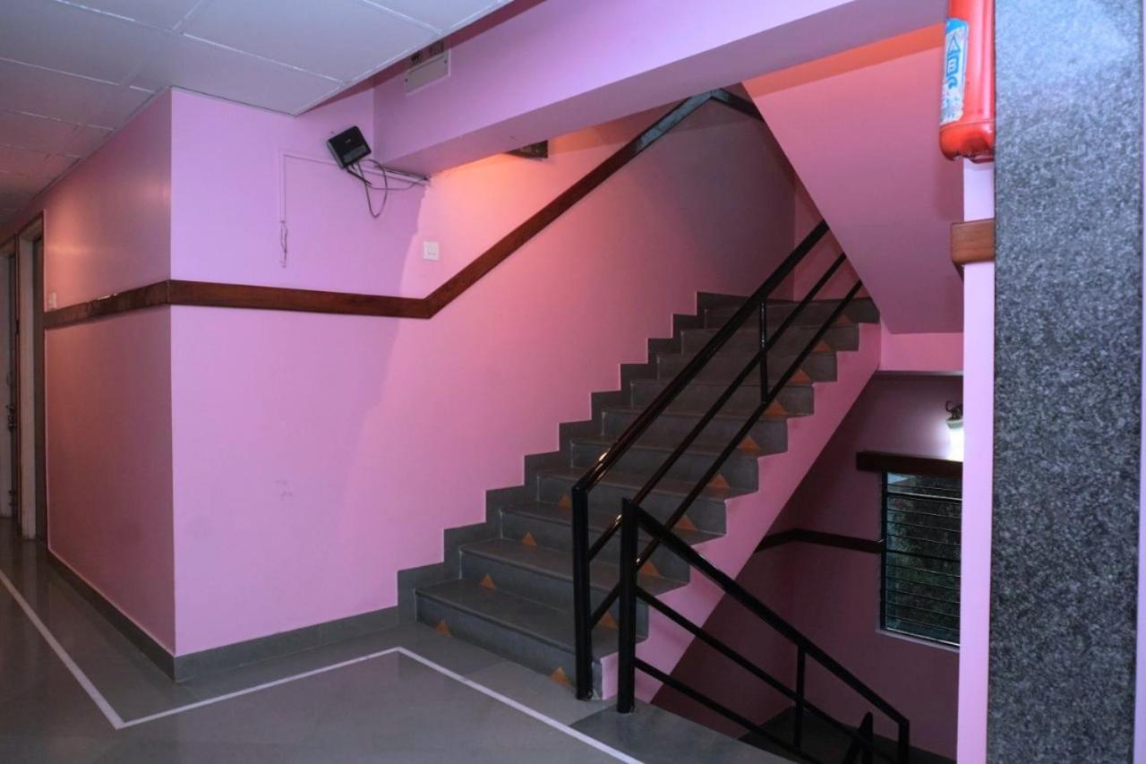 Hotel Shree Gayatri Inn Нагпур Екстериор снимка
