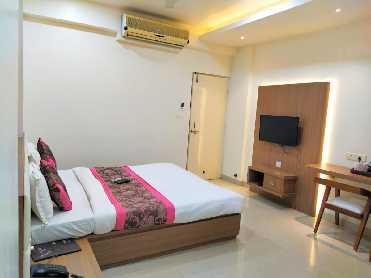 Hotel Shree Gayatri Inn Нагпур Екстериор снимка